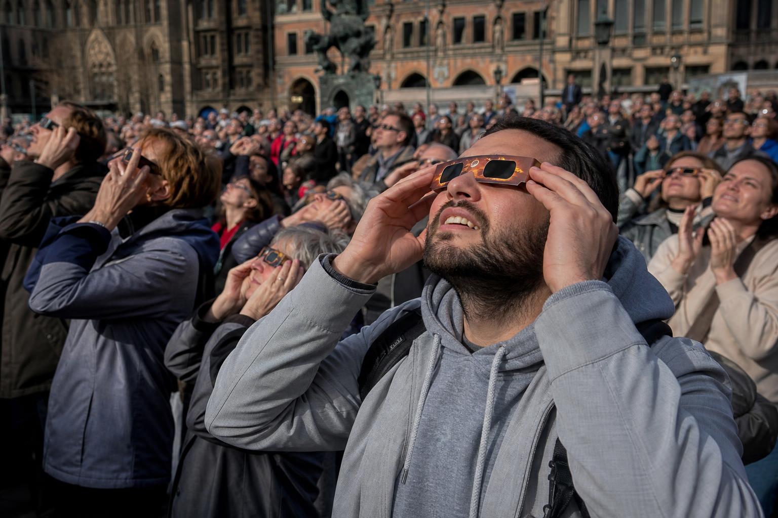Sonnenfinsternis, Sporthighlights und gesellschaftliche Debatten prägen den Tag